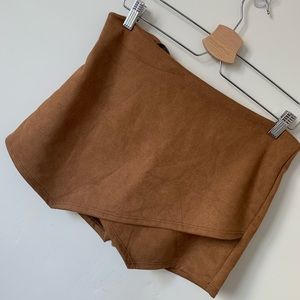 (NWOT) Blush | Faux suede skort (L)